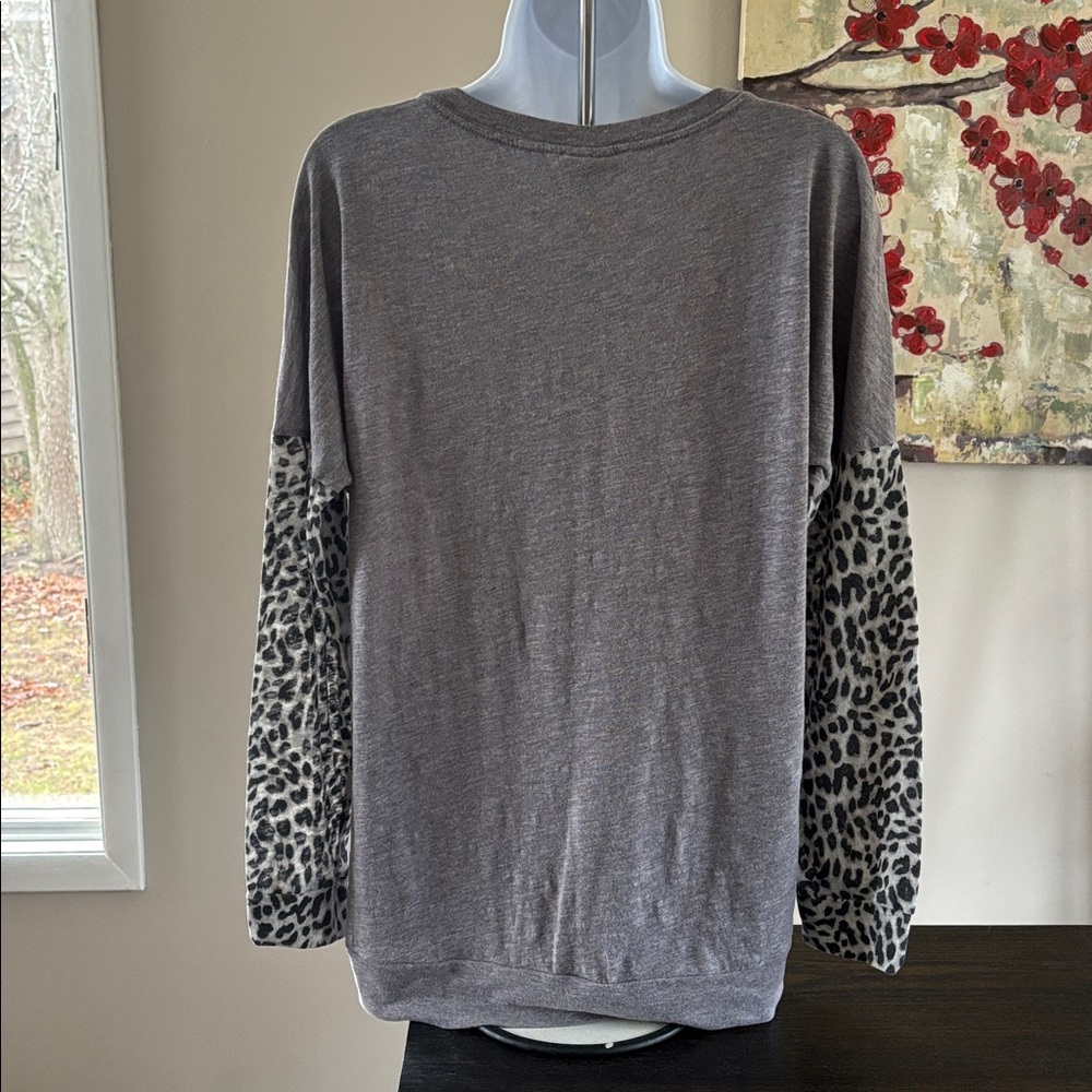 Victoria’s Secret PINK leopard long sleeve shirt - Picture 3 of 9